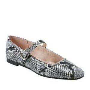 New in box Marc Fisher LTD Garissa Mary Jane flat in a snake print